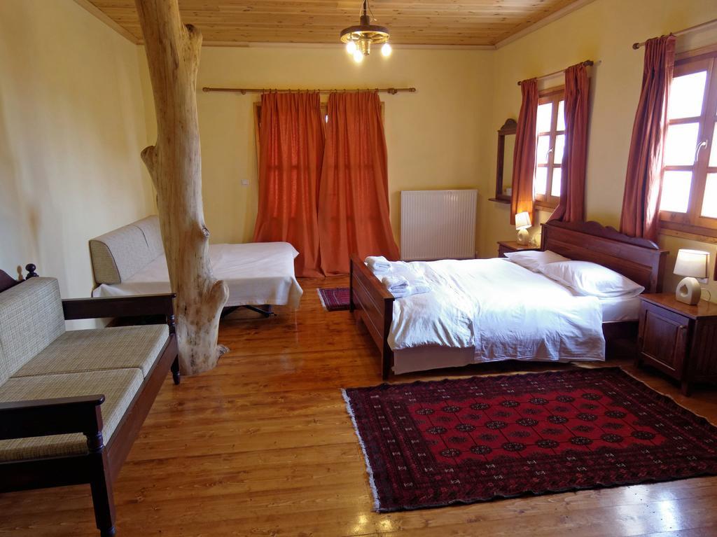 Nimbus Guesthouse Sidhirokhorion Bilik gambar