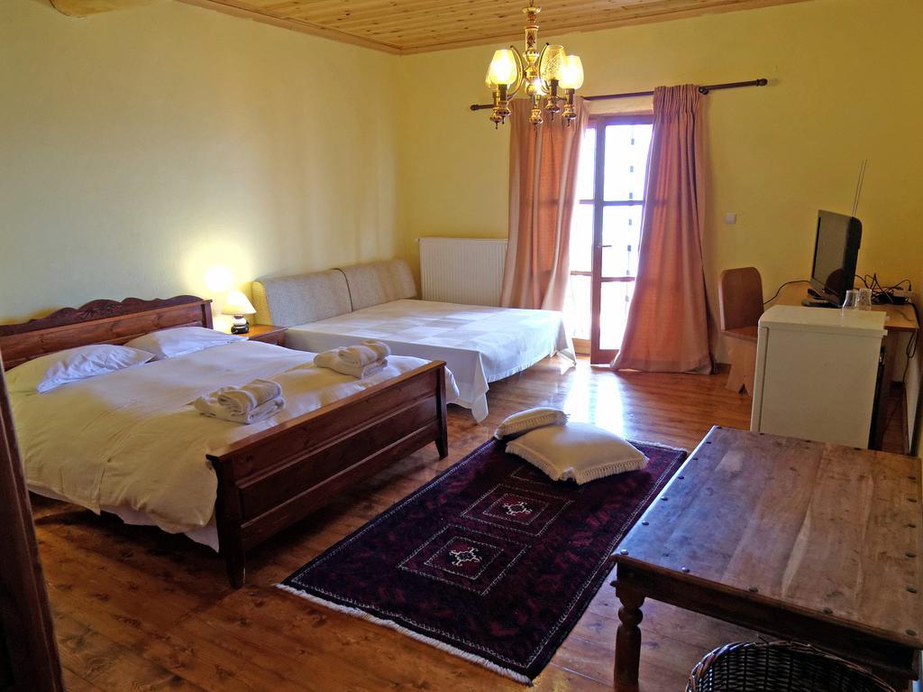 Nimbus Guesthouse Sidhirokhorion Bilik gambar