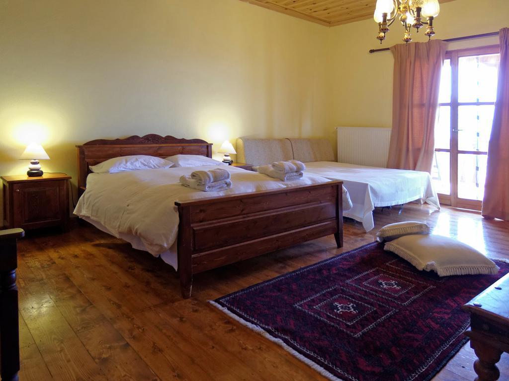 Nimbus Guesthouse Sidhirokhorion Bilik gambar